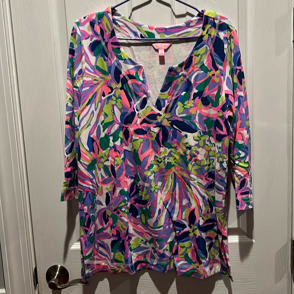 Lilly Pulitzer 3/4 length sleeve top. Size L. Like new condition.